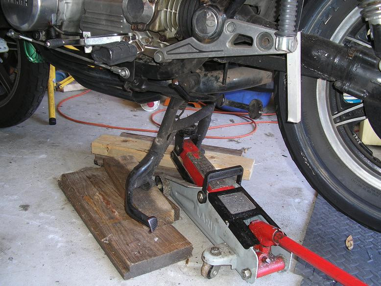 Click image for larger version

Name:	01rear_jack.jpg
Views:	185
Size:	153.4 KB
ID:	860485