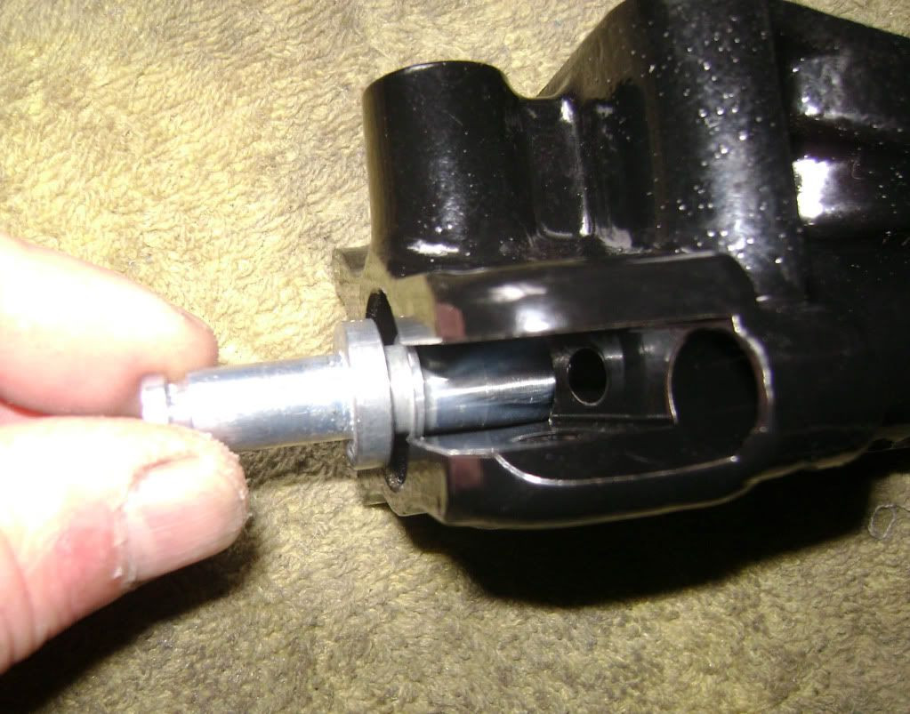 Click image for larger version

Name:	Fittingpiston.jpg
Views:	246
Size:	178.9 KB
ID:	860715