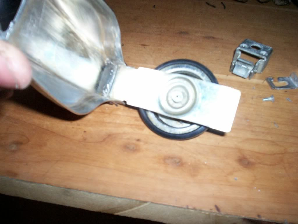 Click image for larger version

Name:	11-19-09GasCapRepair005.jpg
Views:	189
Size:	101.1 KB
ID:	860873