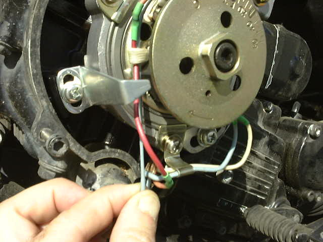 Click image for larger version  Name:	20020906-pickup_repair3.jpg Views:	0 Size:	68.4 KB ID:	890103